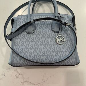 Michael Kohrs Medium Crossbody Bag Blue LIKE NEW!